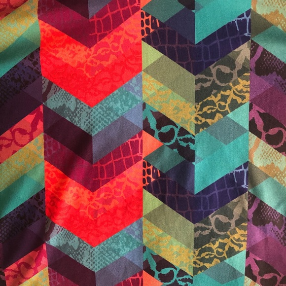 Neve Geometric Turtleneck polyester/spandex - Picture 4 of 4